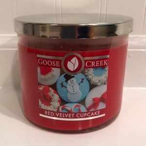 Goose Creek ‘Red Velvet Cupcake’ 🧁 candle 🕯-Brand New!!